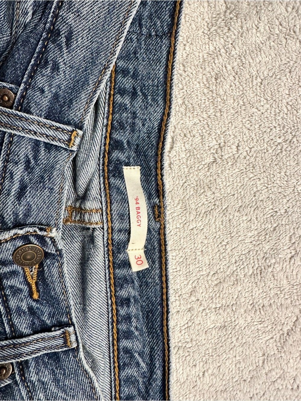 Levi’s Relaxed Fit Women’s Jeans in Washed Blue - Picture 5 of 6